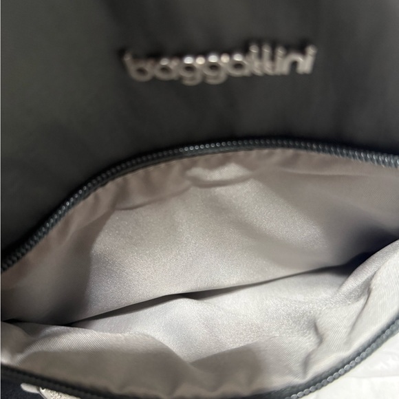 Baggallini Securetex Anti-Theft Getaway Backpack Grey New with Tags - Picture 9 of 11